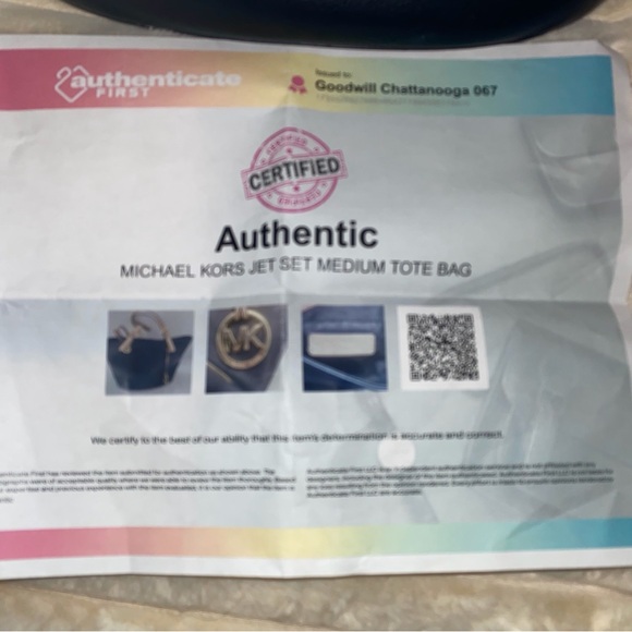 AUTHENTICATED! Michael Kors Medium Leather Tote (with top magnetic closure) - Picture 13 of 13